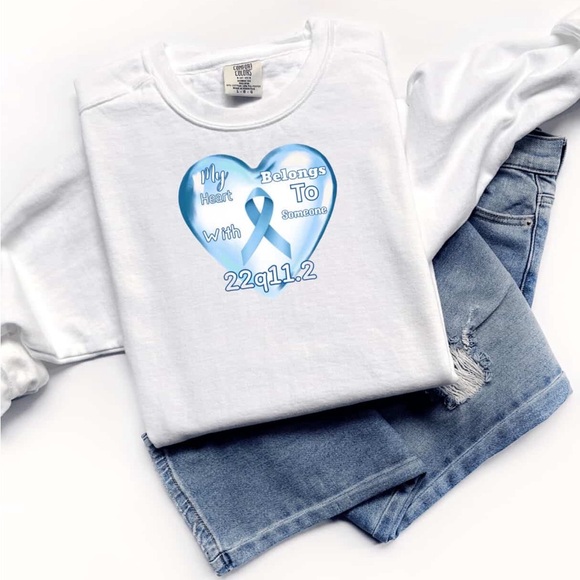 Gildan Tops - White Heart Graphic Kids Shirt